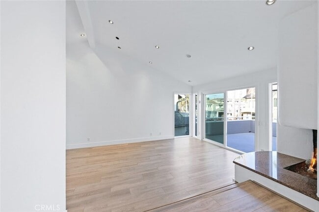 Building Photo - 411 Goldenrod Ave