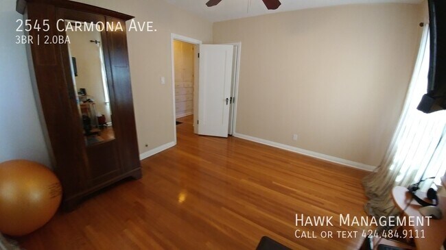 Building Photo - 2545 Carmona Ave