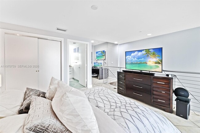 Building Photo - 1050 Brickell Ave