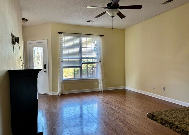 Building Photo - Available June 1st. Gorgeous 3 BR/2 BA Home Available in Desirable Whitney Lakes!