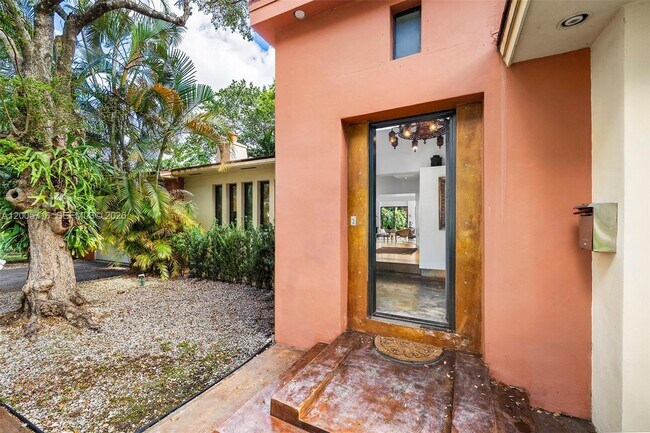 Building Photo - 5627 Granada Blvd