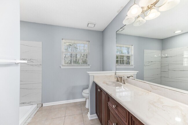 Building Photo - Beautiful Home West Ashely