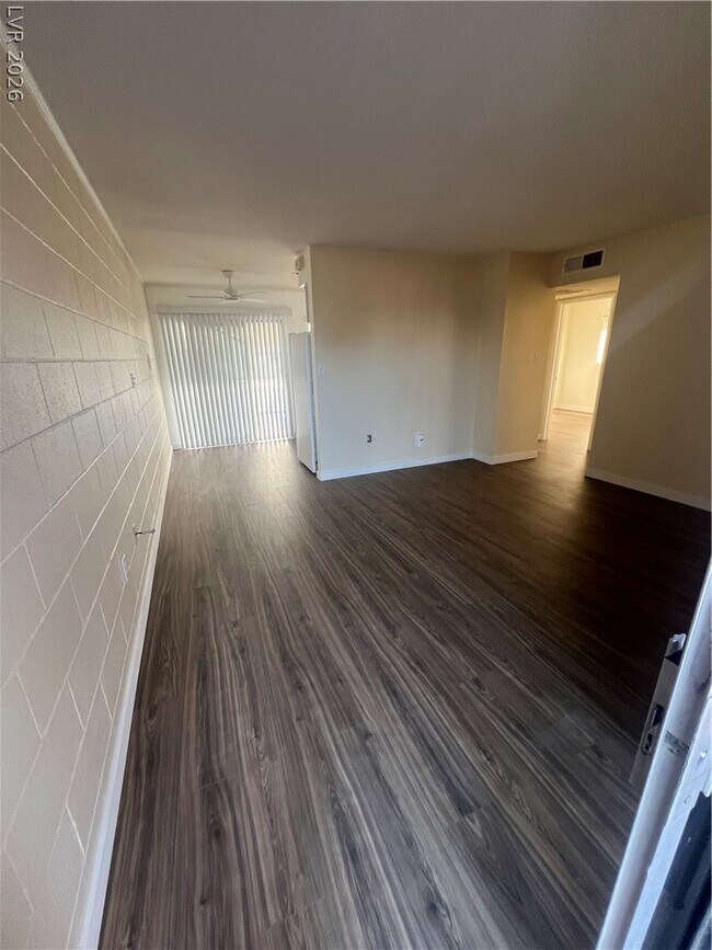 Building Photo - 820 A