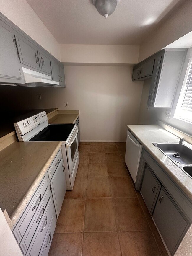 Building Photo - 4312 Tierra Verde St