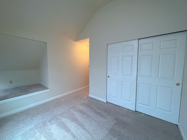 Building Photo - 2 Bed / 2.5 Bath Issaquah Highlands Townho...