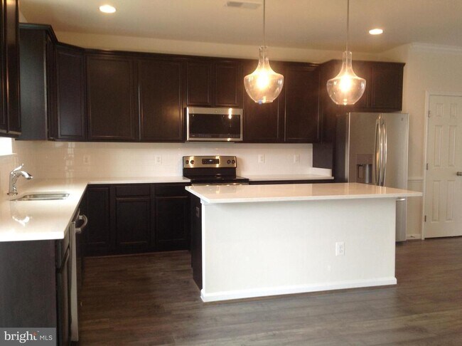 Building Photo - 204 Upper Brook Terrace