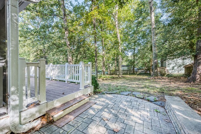 Building Photo - Generously Sized Midlothian Home Move In R...