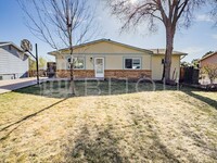Building Photo - 2803 Straus Ln