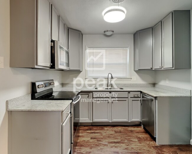 Building Photo - $1799! Beautiful 3Bed/2Bath home in FORT WORTH! Free application through 8/10! See information in...