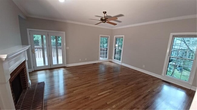 Building Photo - 5190 Southlake Dr