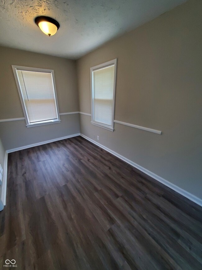 Building Photo - 6019 Oak Ave