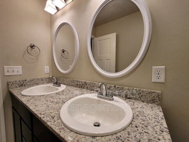 Building Photo - 8808 SW 45th St