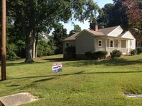 Building Photo - Charming 3 bedroom home in the heart of do...