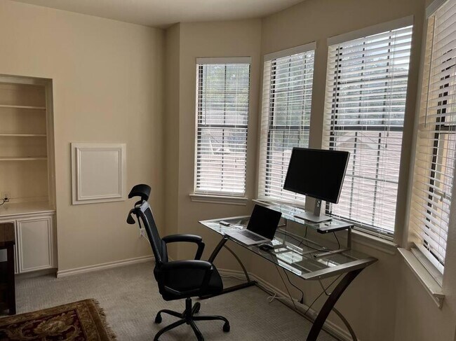 Building Photo - 501 Westbrook Dr