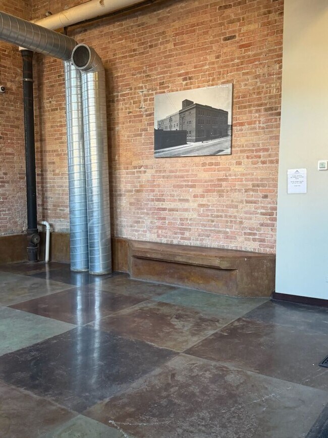 Building Photo - 222 S Racine Ave
