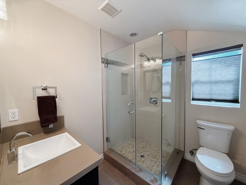 Building Photo - 5932 Cahill Ave