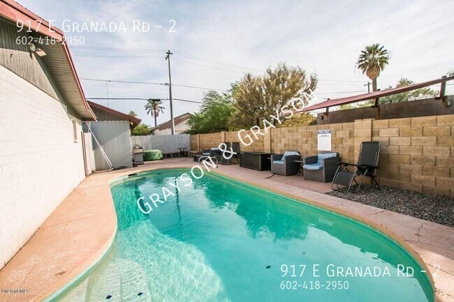 Building Photo - 917 E Granada Rd