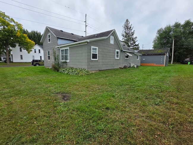 Building Photo - $1600| 4BD 1BA| 524 7th| Available 6/1/2026!