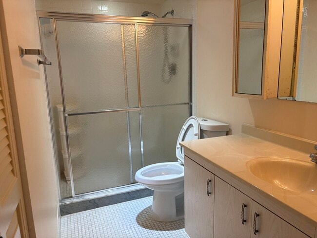 Building Photo - 2202 Lucaya Bend