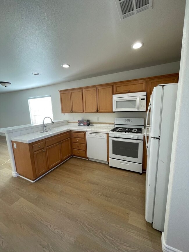 Building Photo - 312 Dove Ln