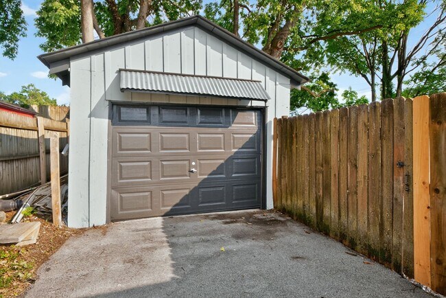 Building Photo - 721 Headley Ave
