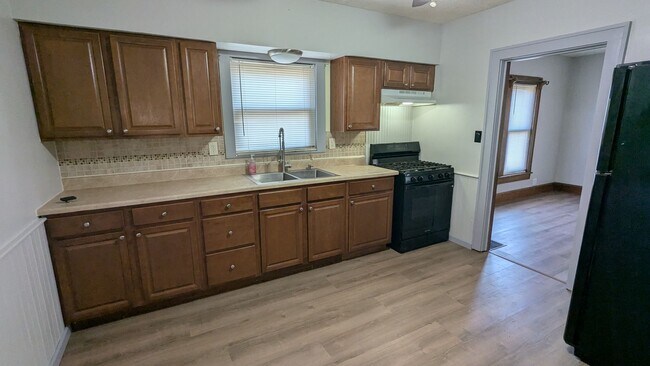 Building Photo - Welcome to this newly renovated gem located in the heart of North Canton