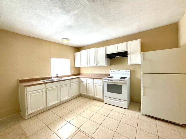 Building Photo - **APPLICATION RECEIVED** Available NOW! Prime Location 3-Bedroom, 2-Bath Home In Converse!!