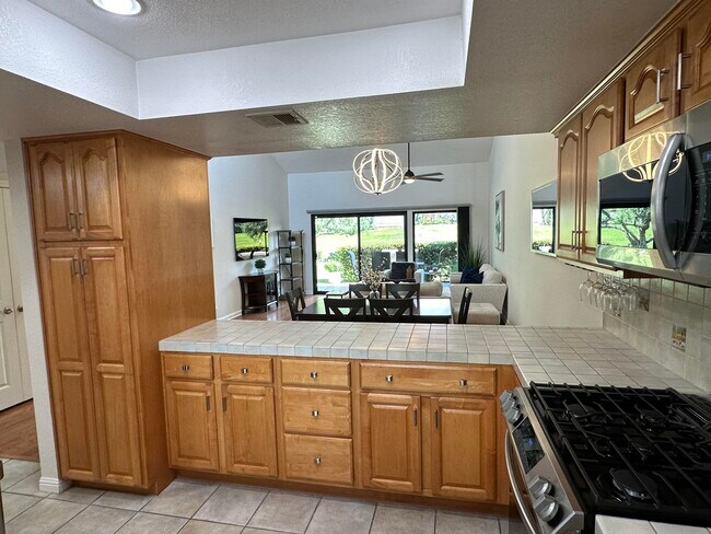 Building Photo - 166 Wimbledon Ct