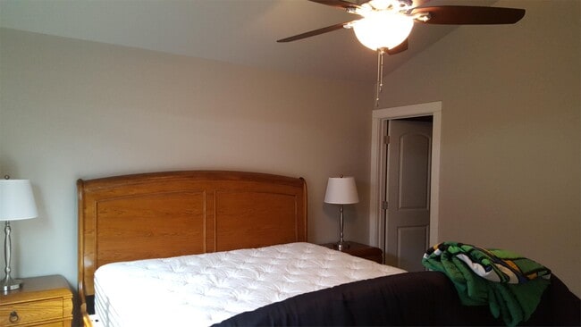 Building Photo - 726 Forest Glen Dr