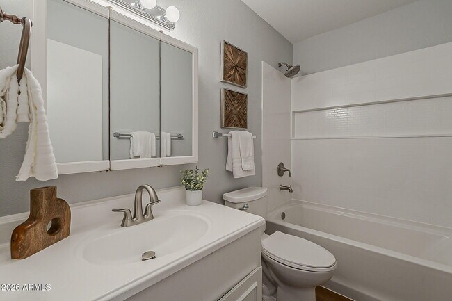 Building Photo - 4324 N Parkway Ave