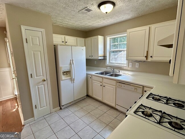 Building Photo - 1061 Athena Ct