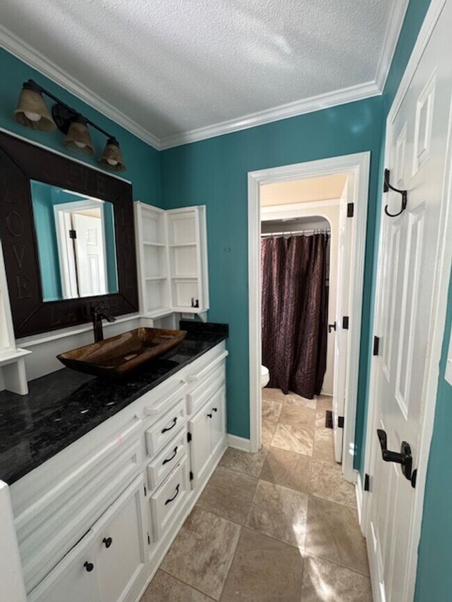 Building Photo - 404 Todd Dr