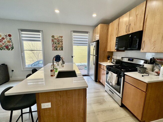 Building Photo - 10 Ward St