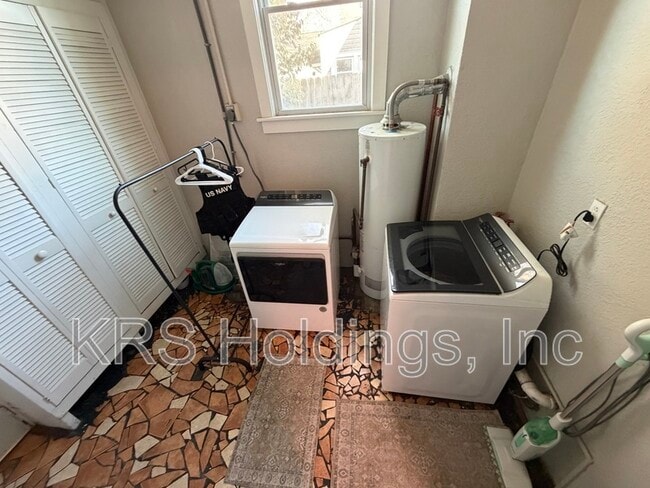 Building Photo - 1088 Norview Ave