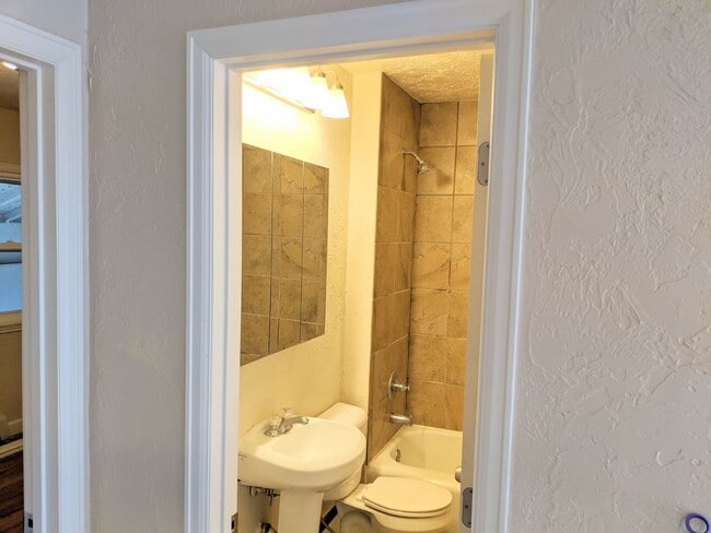 Primary Photo - 2505 E 11th St