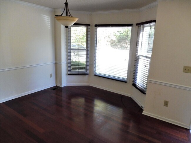 Building Photo - 504 Ashley Oaks Pvt. Dr. Kingsport, TN 37663