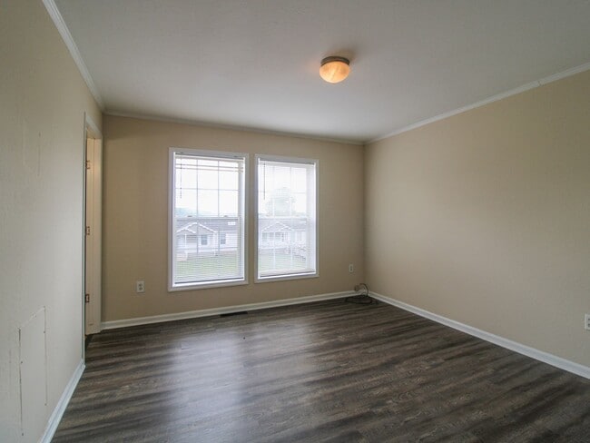 Building Photo - 122 Meadows Ln