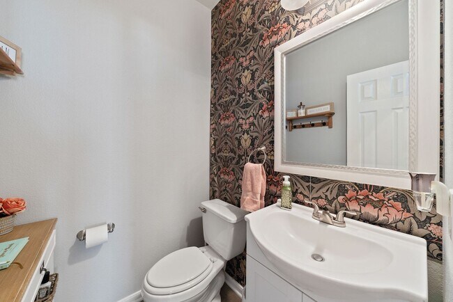 Building Photo - Stunning Home with Pool Now Available in t...