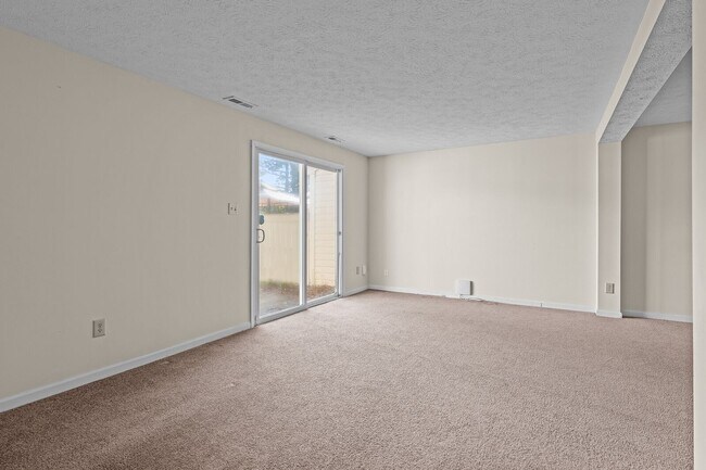 Building Photo - 528 Chanticlar Ct