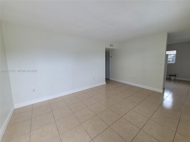 Building Photo - 3425 SW 89th Ave