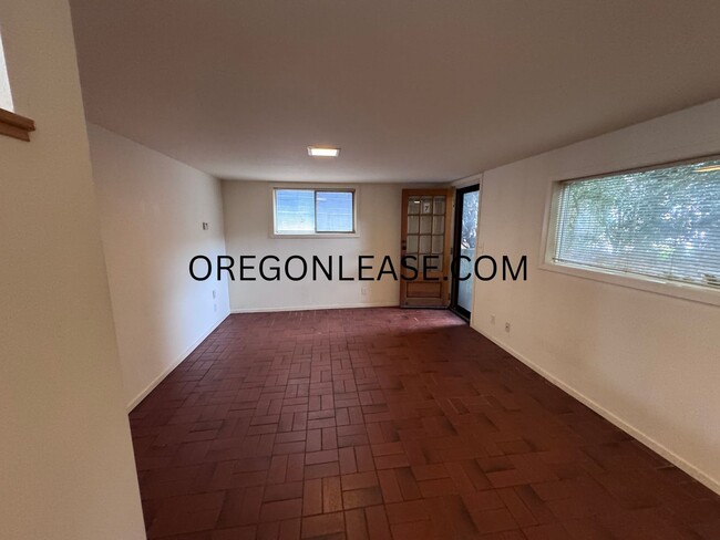 Building Photo - One bedroom downtown Eugene Apartment