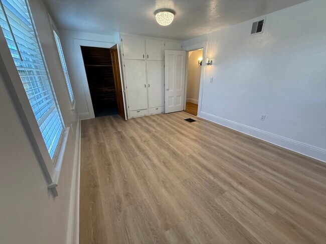 Building Photo - 9 Chilton St