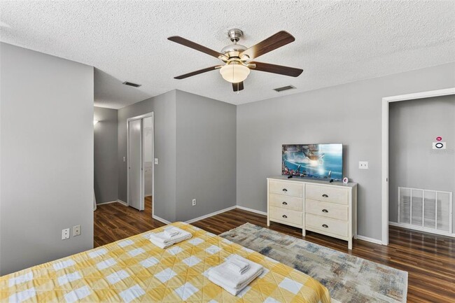Building Photo - 7694 Indian Ridge Trail S