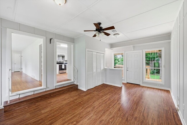 Building Photo - Spacious 4BR Home in Clinton School District with Multiple Living Areas