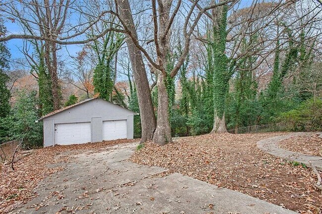 Building Photo - 2625 Crestdale Cir SE