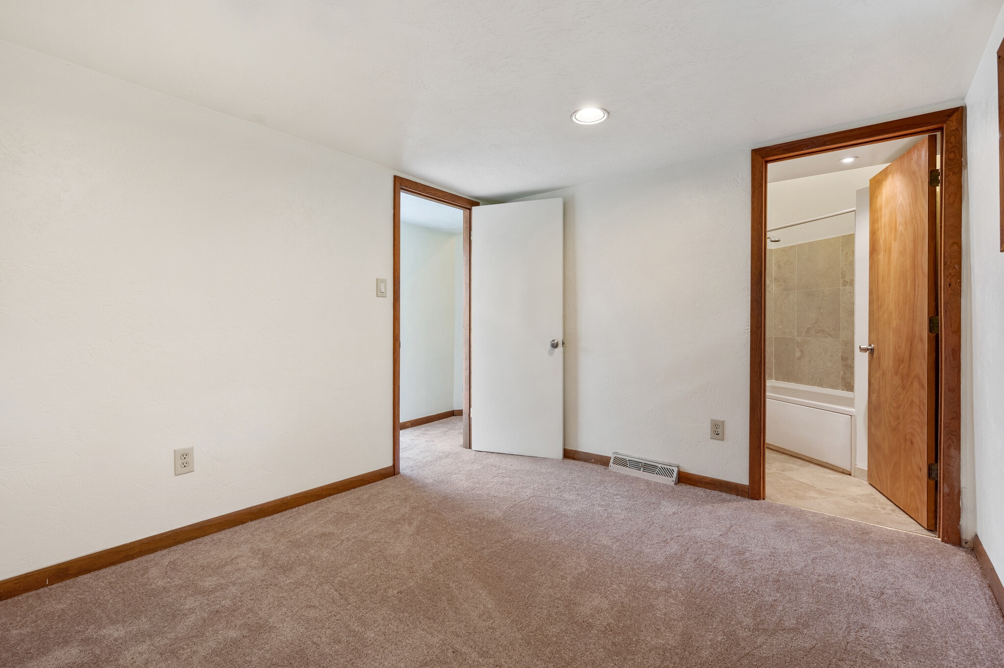 Building Photo - 740 Olivant Plz