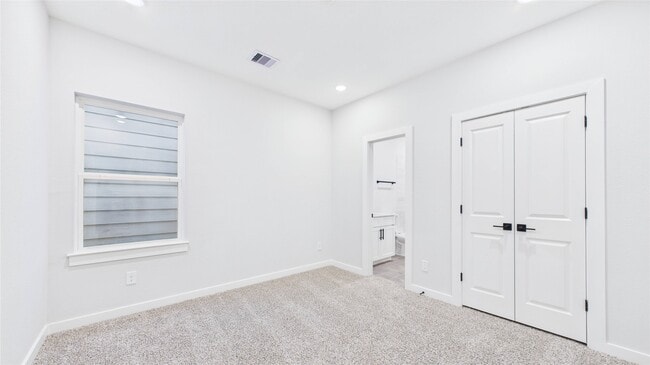 Building Photo - 5028 Creekmont Dr