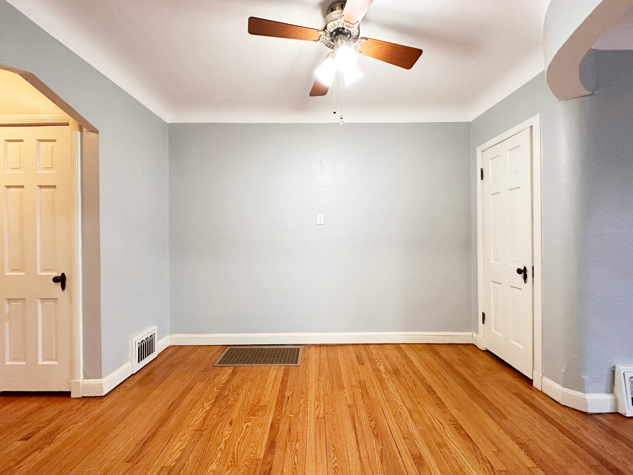 Building Photo - 5816 Mardel Ave