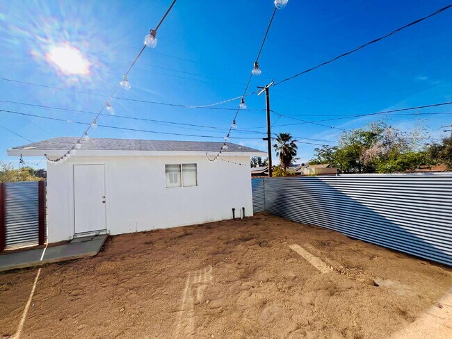 Building Photo - Adorable Studio Cabin near Joshua Tree Town Center