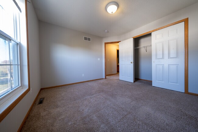 Building Photo - 7929 Stratford Cir N